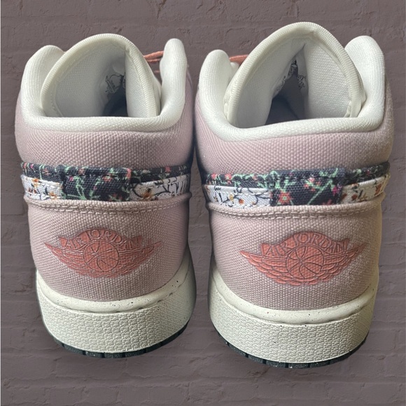 Nike Air Jordan 1 Low SE Floral Kid's Size 7Y Sneakers FJ3445-001 - Picture 5 of 7